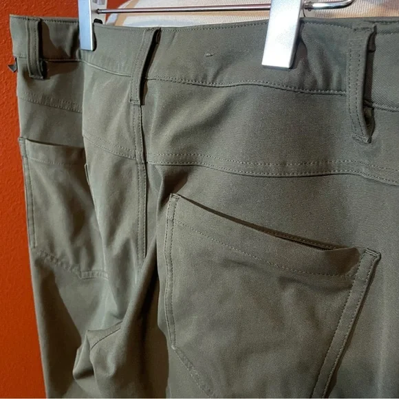 Lululemon Athletica Men’s ABC Classic Fit Dark Green Casual 5 Pocket‎ Pants
